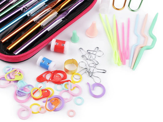Crochet set with metal crochet hooks and accessories | In a pink case | 99 pcs.