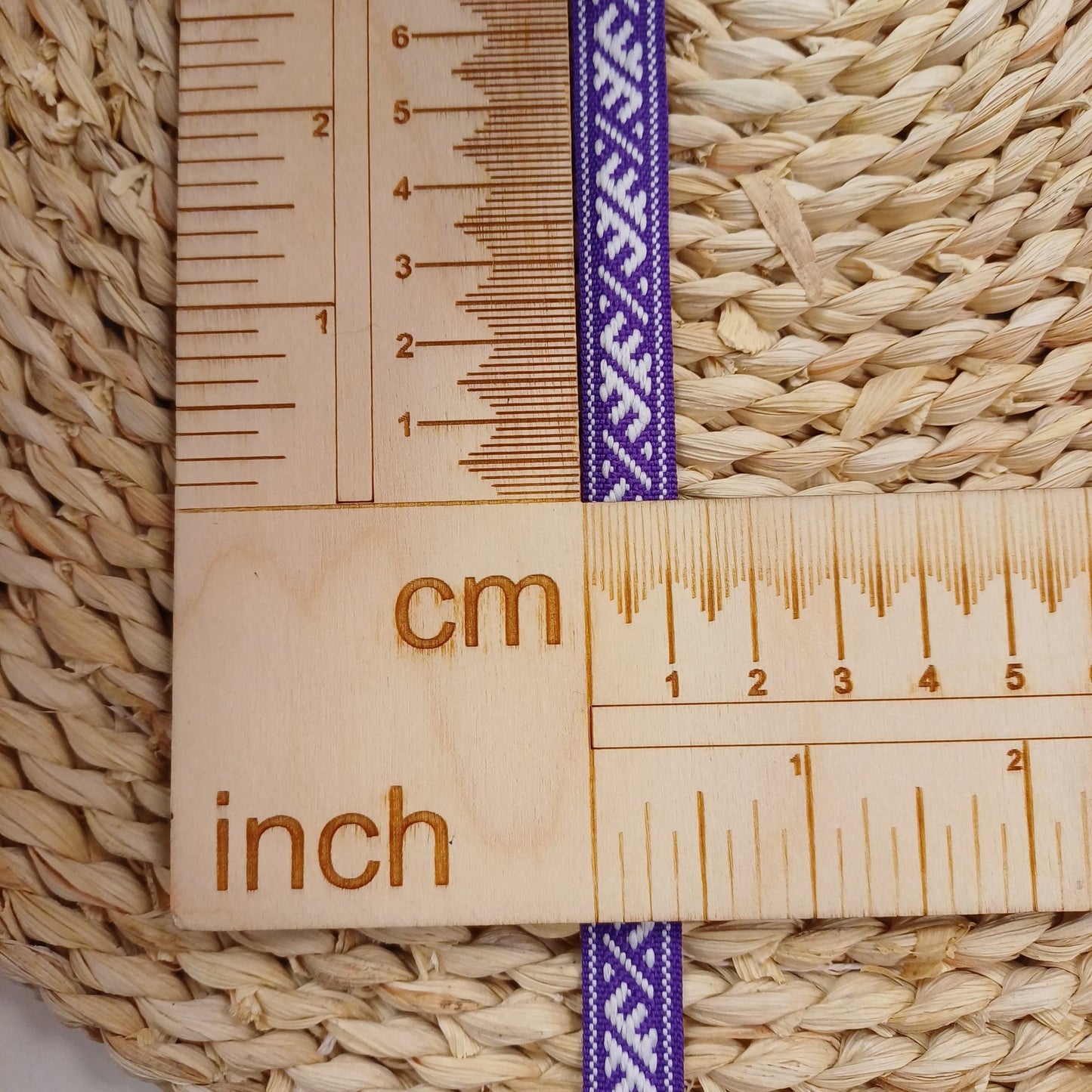 Ruban traditionnel Ūsiņš 12 mm-lilas-LV