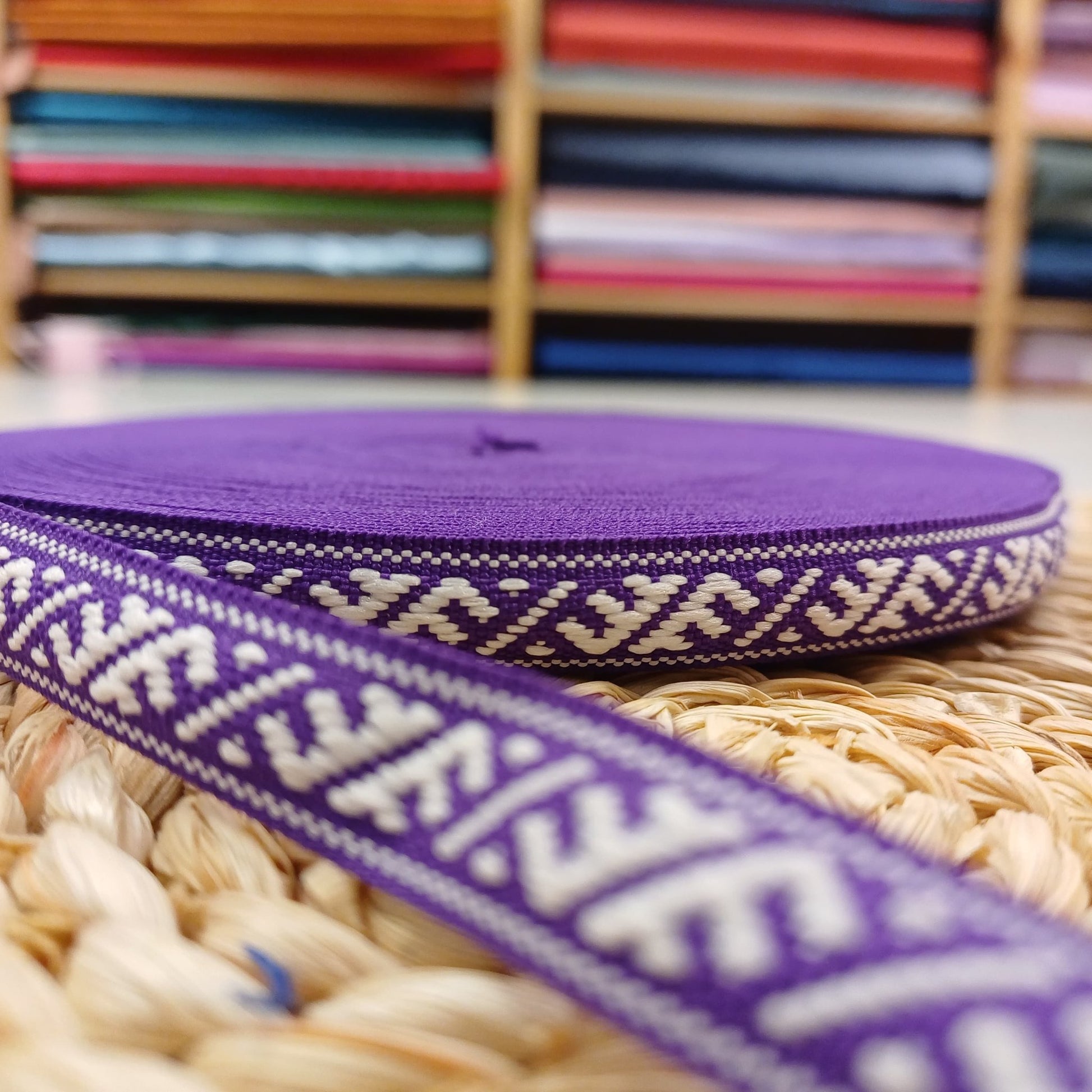 Ruban traditionnel, ceinture Ūsiņš 12mm-lilas-LV