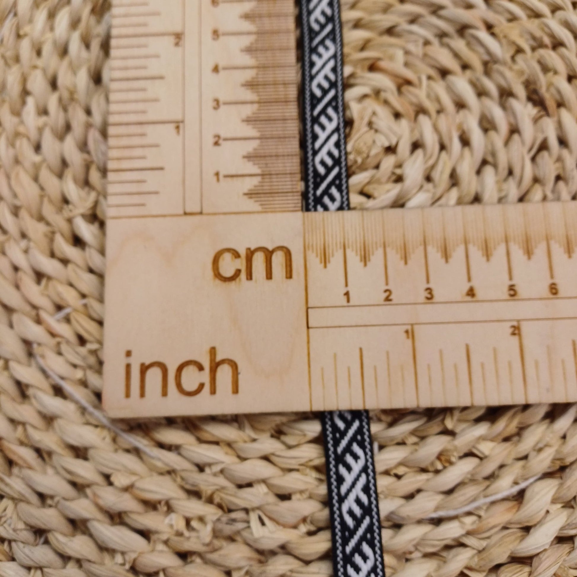 Folkloreband, Gürtel Ūsiņš 12mm-schwarz-LV