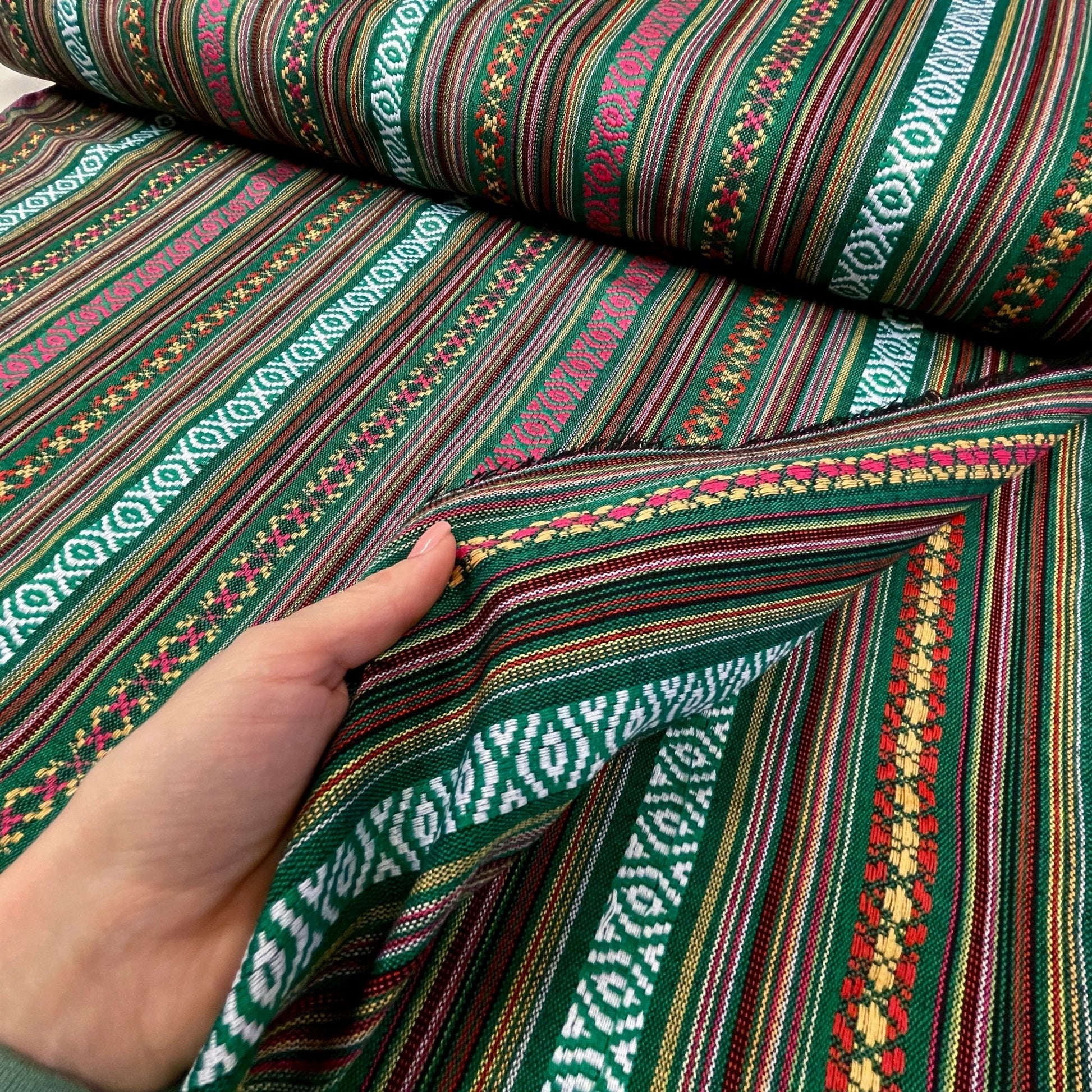 Stoff mit traditionellem Muster – grün