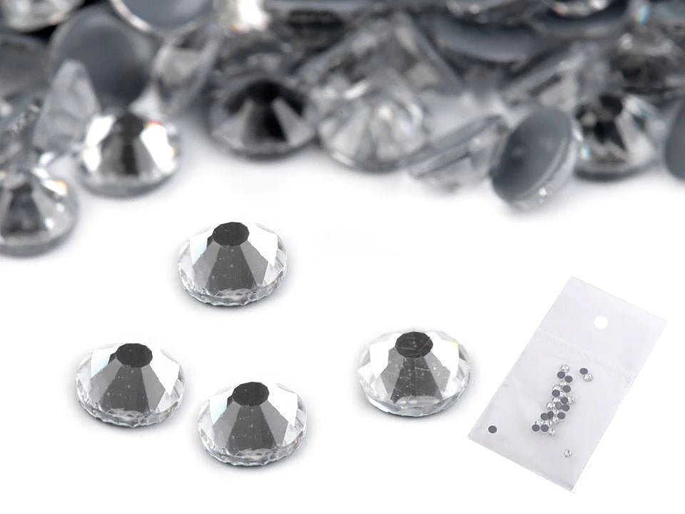 alt
Image with thermoadhesive crystals (hotfix), 4 mm 2 g – available at Charlotte’s Fabrics
