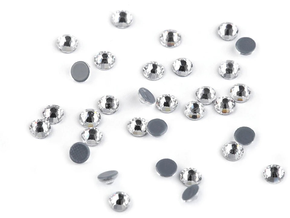 Image with thermo adhesive crystals (hotfix), 4 mm 2 g – available at Charlotte's Fabrics