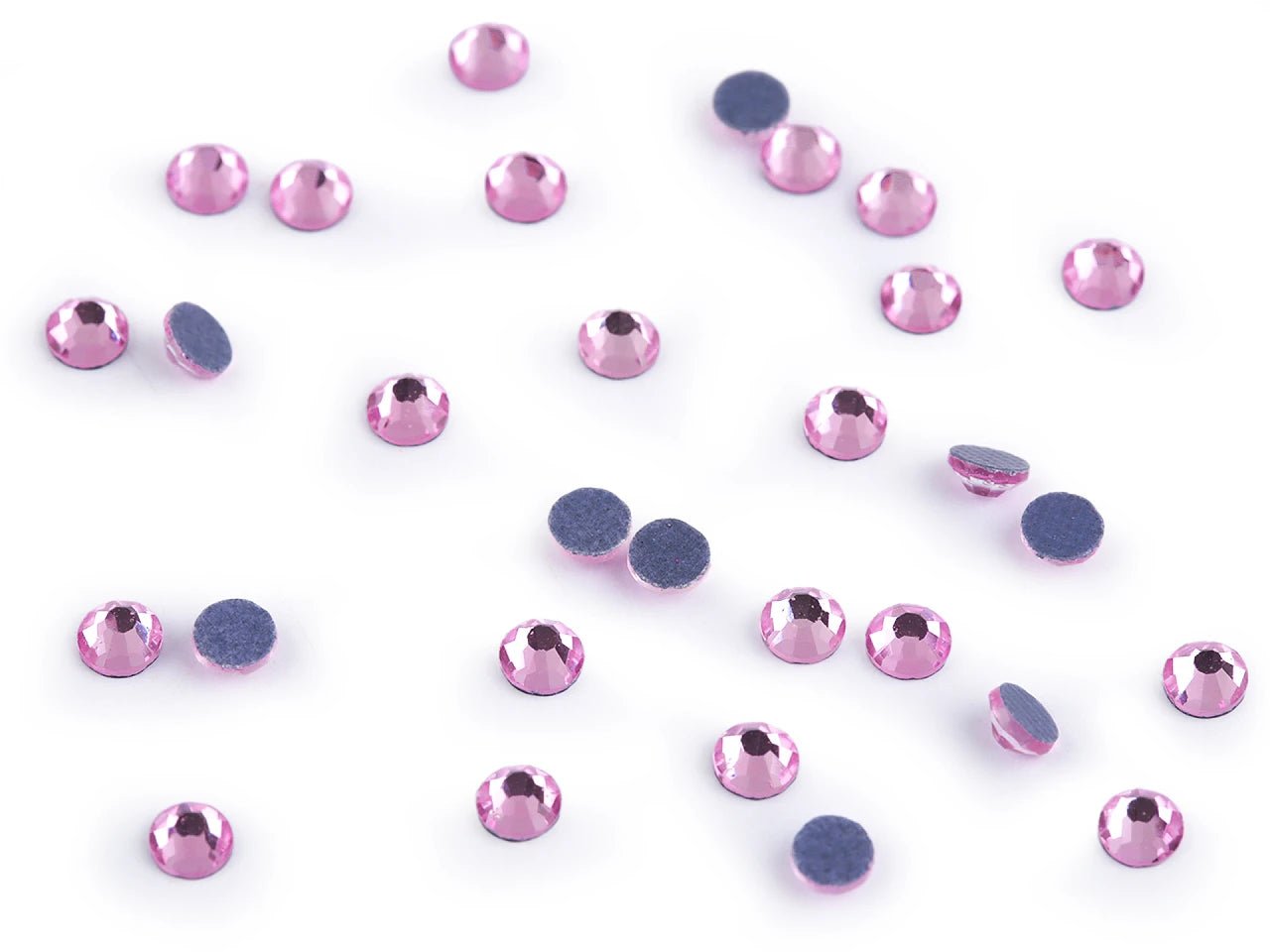 Image with thermoadhesive crystals (hotfix), 4 mm 2 g – available at Šarlotes audumi