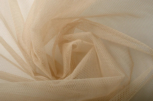 Image of stiff tulle – roasted almond shade | 100% nylon | 20 g/m² 150 cm – available at Šarlotes audumi