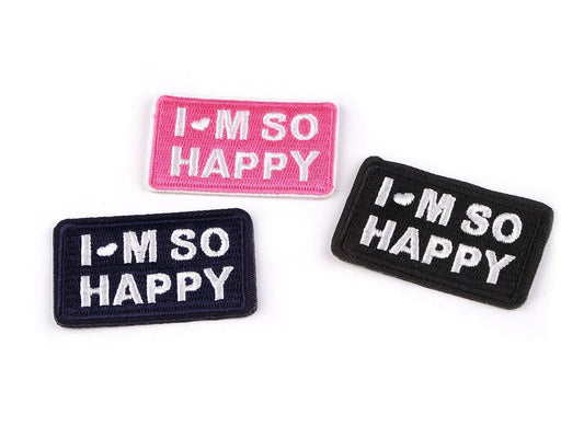 Kuva silitettävästä applikaatiosta “I’M SO HAPPY” – 3 × 5 cm – saatavilla verkossa Charlotes audumi