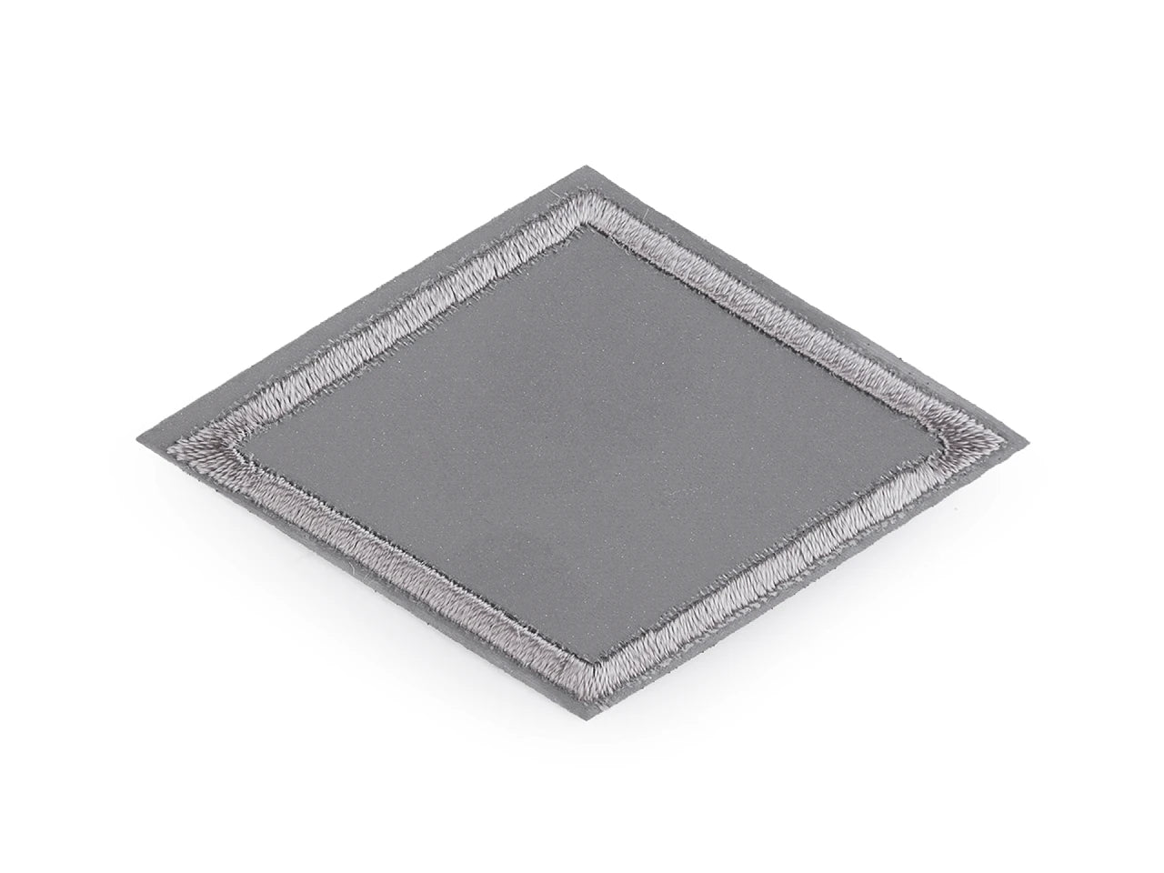 Image avec patchs réfléchissants thermocollants, appliqués | différentes formes et tailles – disponible chez Šarlotes audumi