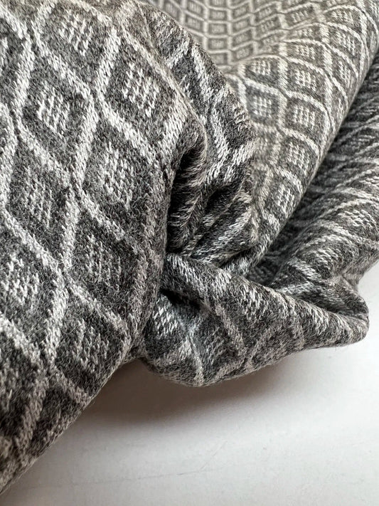 Jacquard wool - geometric pattern 250 g/m²
