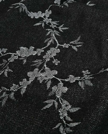 Kuva mustasta kukkakuosisesta jacquard-farkkukankaasta – saatavilla verkossa Šarlotes audumi