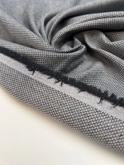 Kuva harmaasta joustavasta jacquard-puuvillakankaasta – Italia – saatavilla verkossa Šarloten kankaat