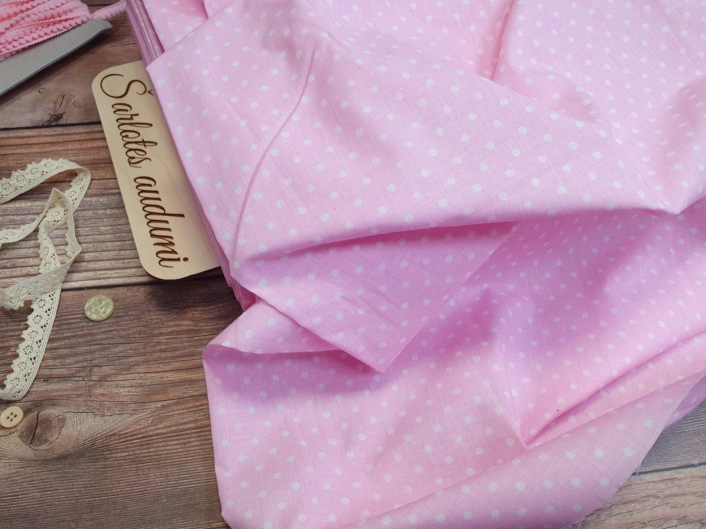 Tissu 100 % coton, pois blancs sur fond rose (4 mm), 130 g/m²