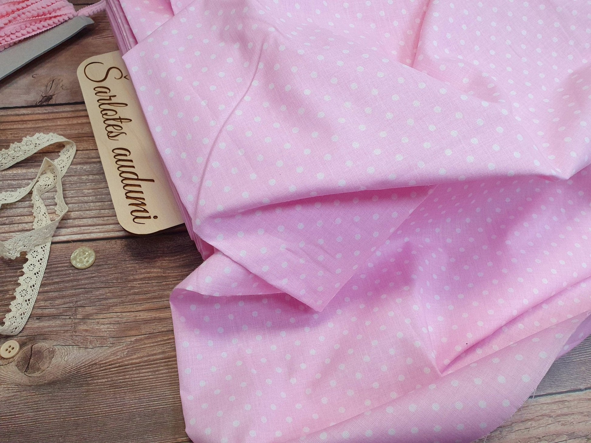 Tissu 100 % coton, pois blancs sur fond rose (4 mm), 130 g/m²