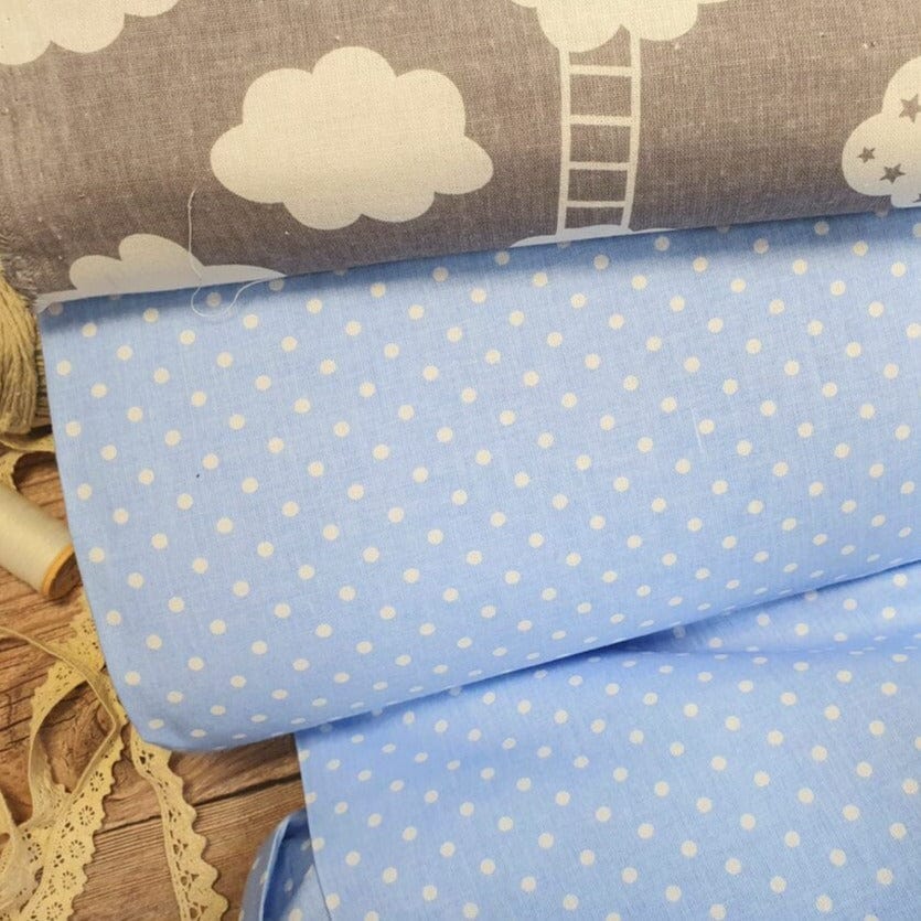 Tissu 100 % coton à pois blancs sur fond bleu (4 mm) 130 g/m²