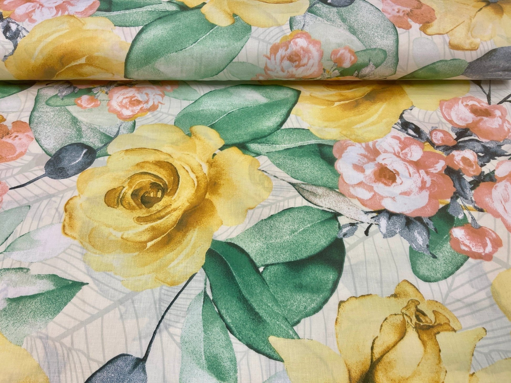 Tissu 100 % coton, roses jaunes, 125 g/m²