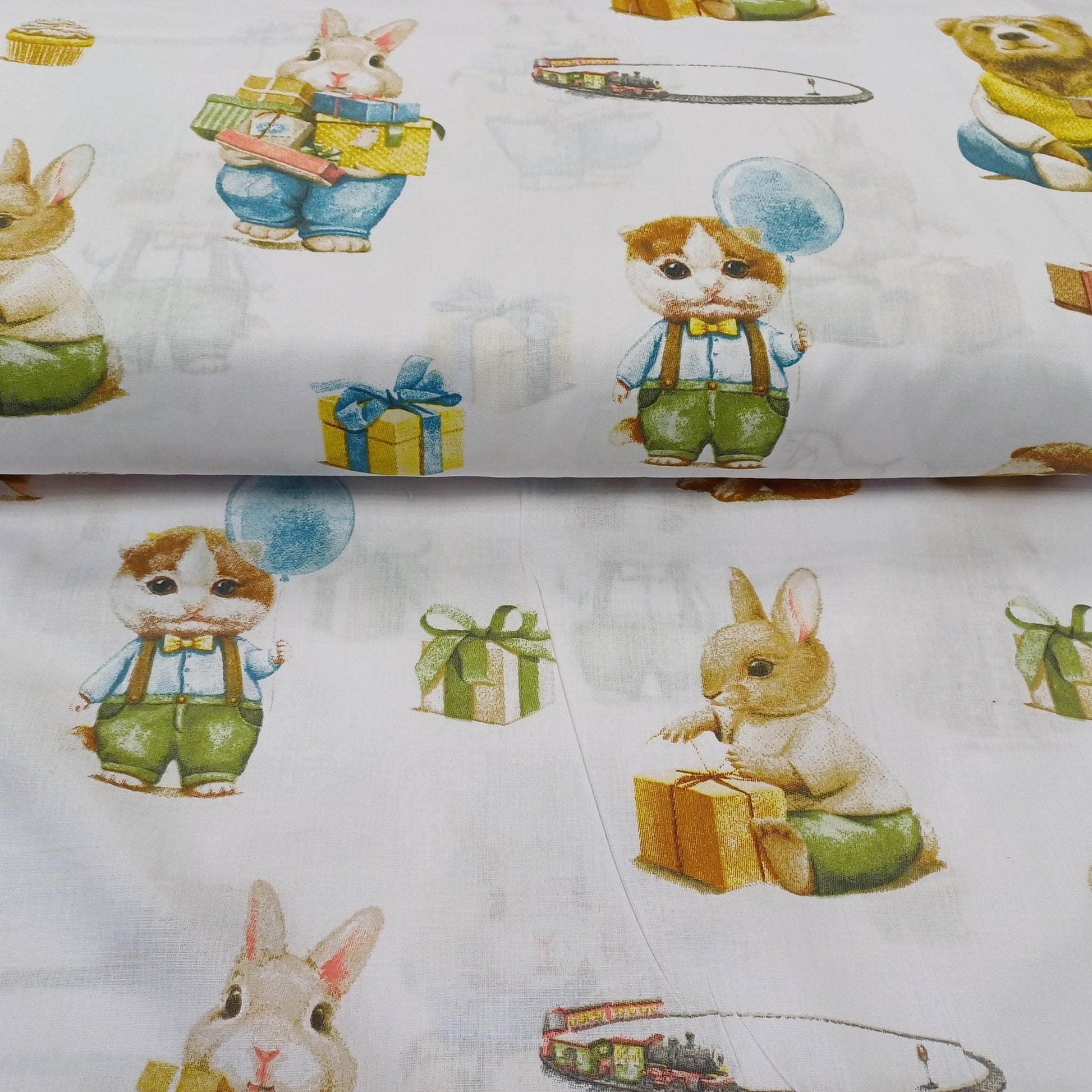 100% Baumwollstoff – Tiere mit Geschenken 130 g/m²