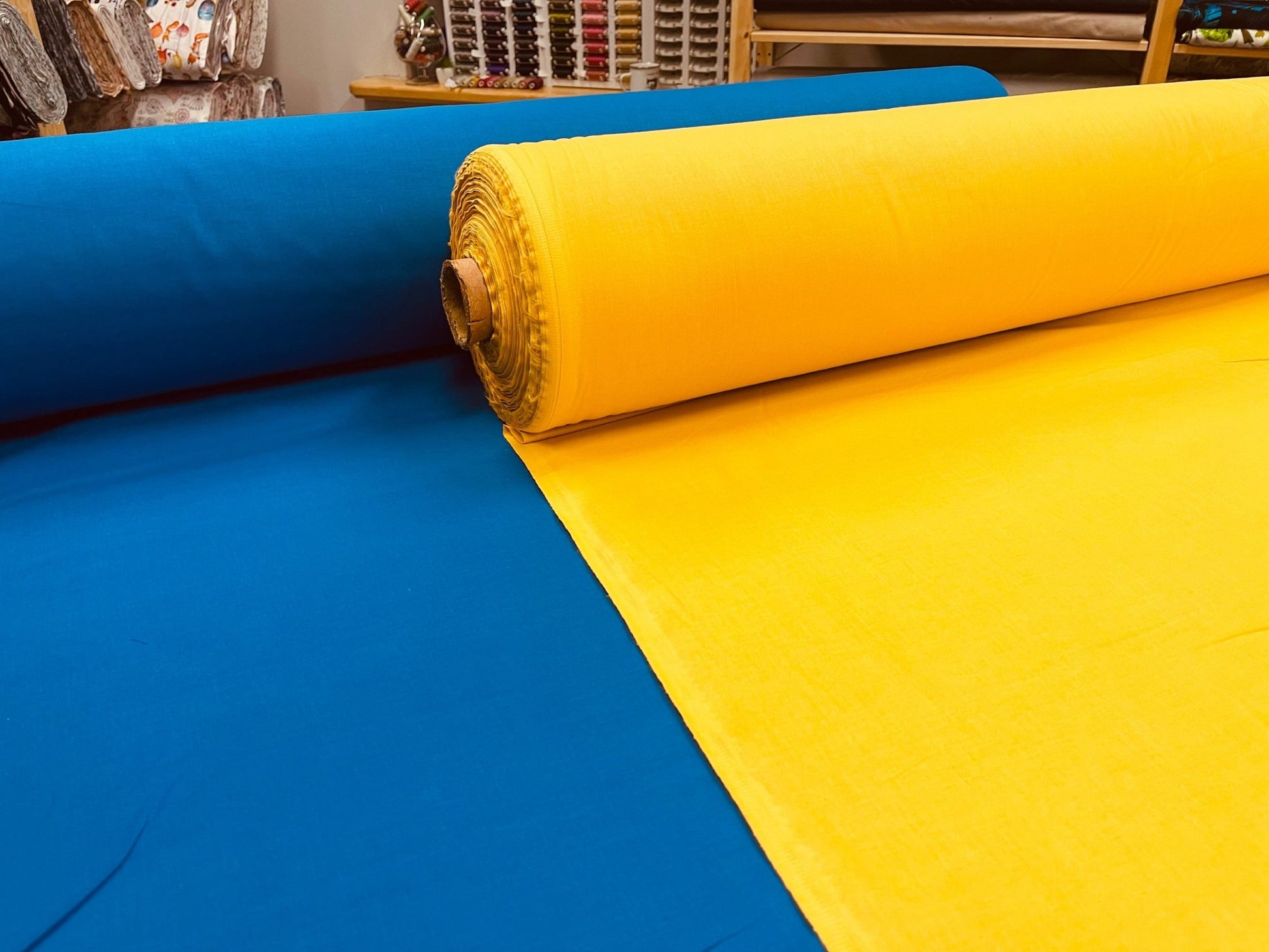 Tissu 100 % coton - bleu bleuet 220cm 146 g/m²