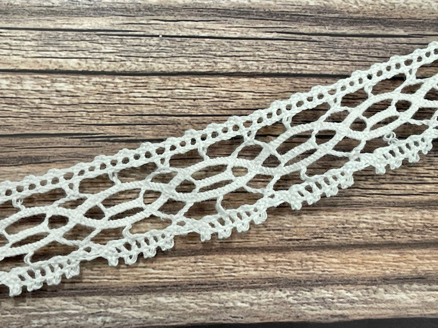 alt
Dentelle 100 % coton, blanche, 2,5 cm-LV
