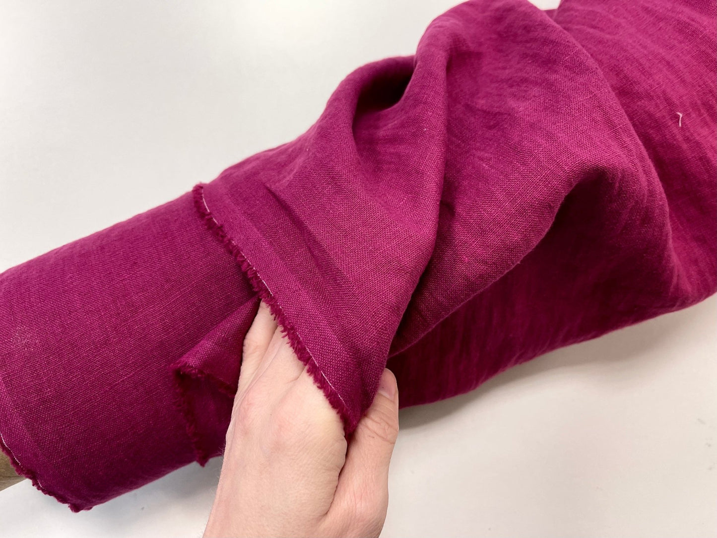 100 % weiches Leinen, kräftiger Beerenton, 205 g/m²