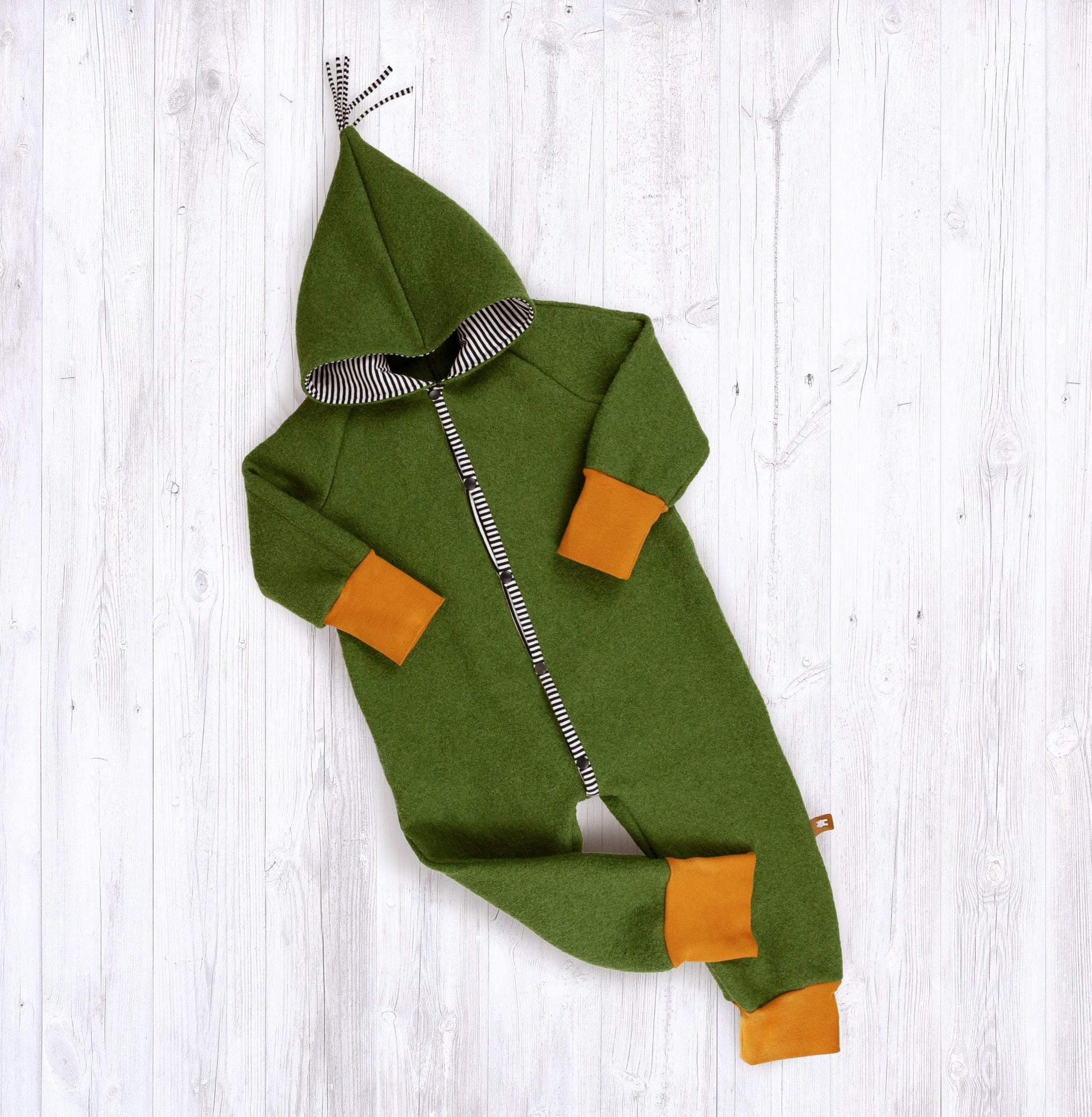 100 % Wollstoff in warmem Grün, 385 g/m²