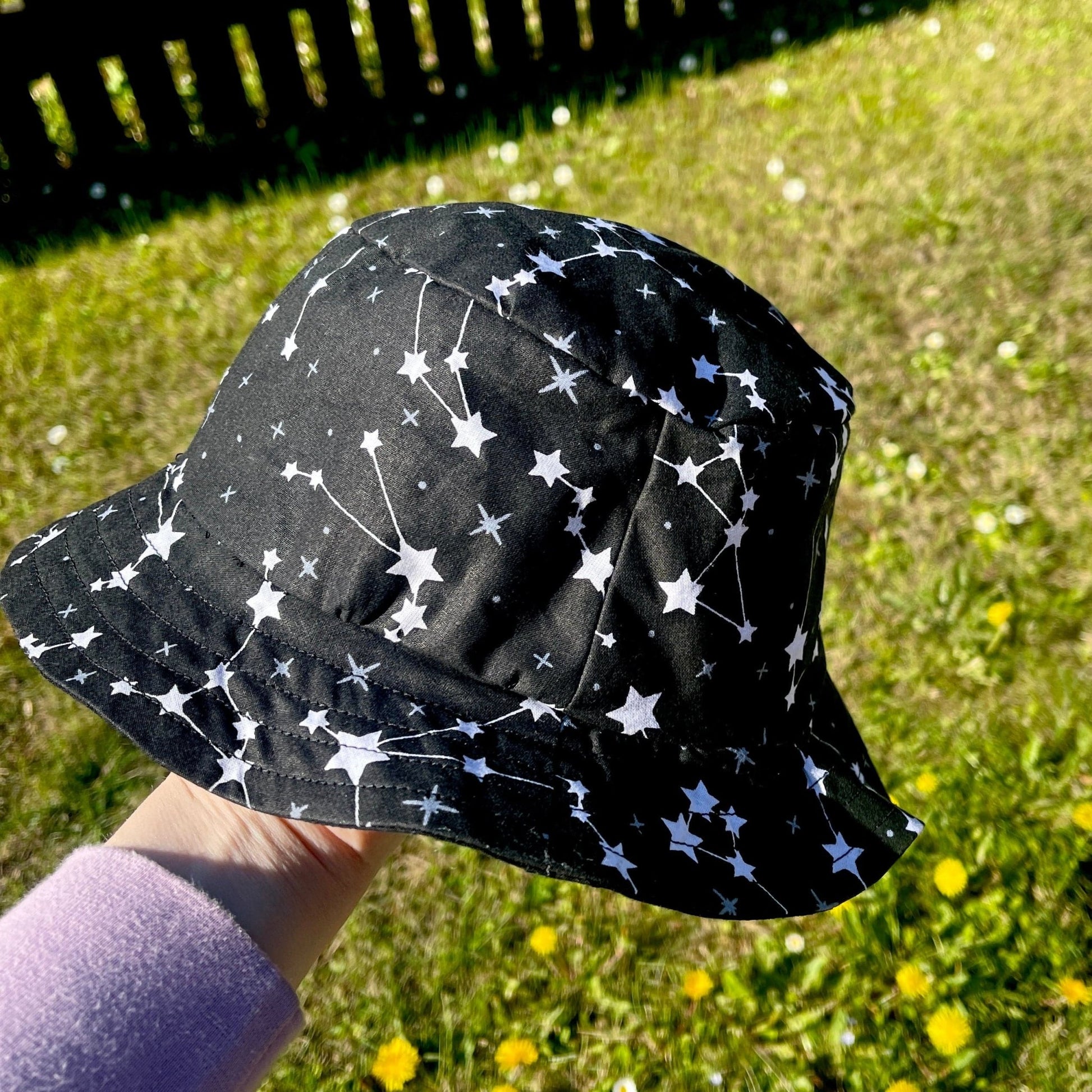 alt
Patron numérique - chapeau de soleil réversible