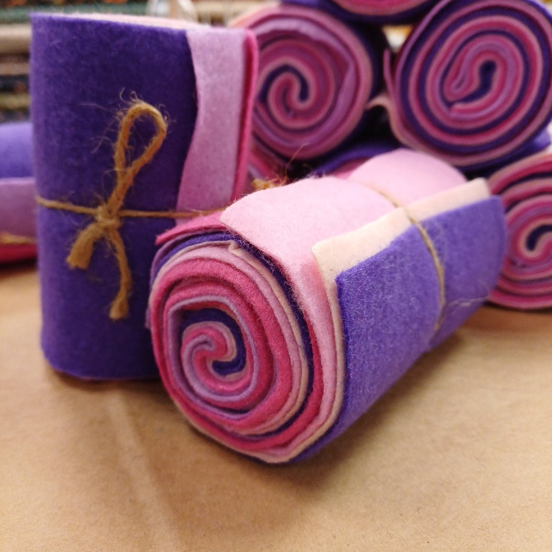 Rouleau de feutre aux tons lilas et roses