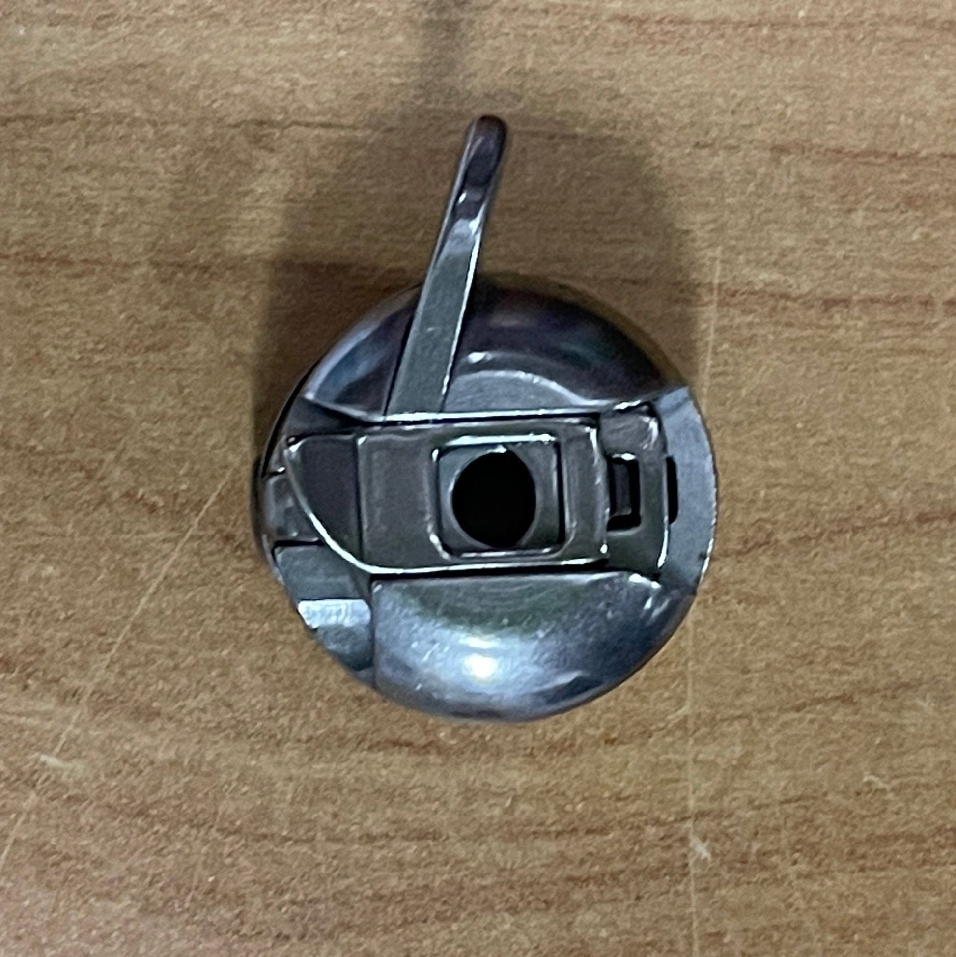 Petit bateau métallique pour machines à coudre