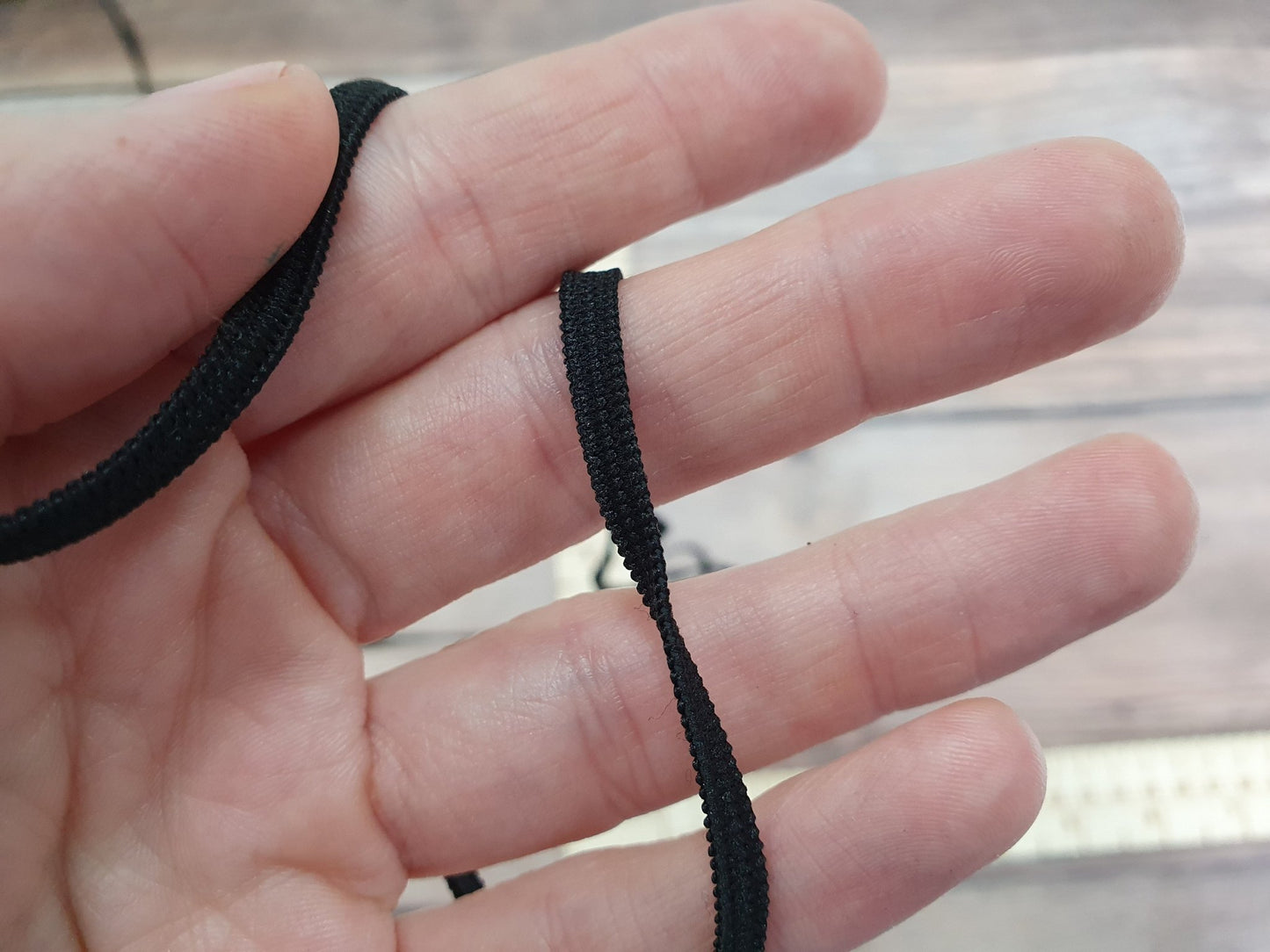 Gomme plate noire 4 mm