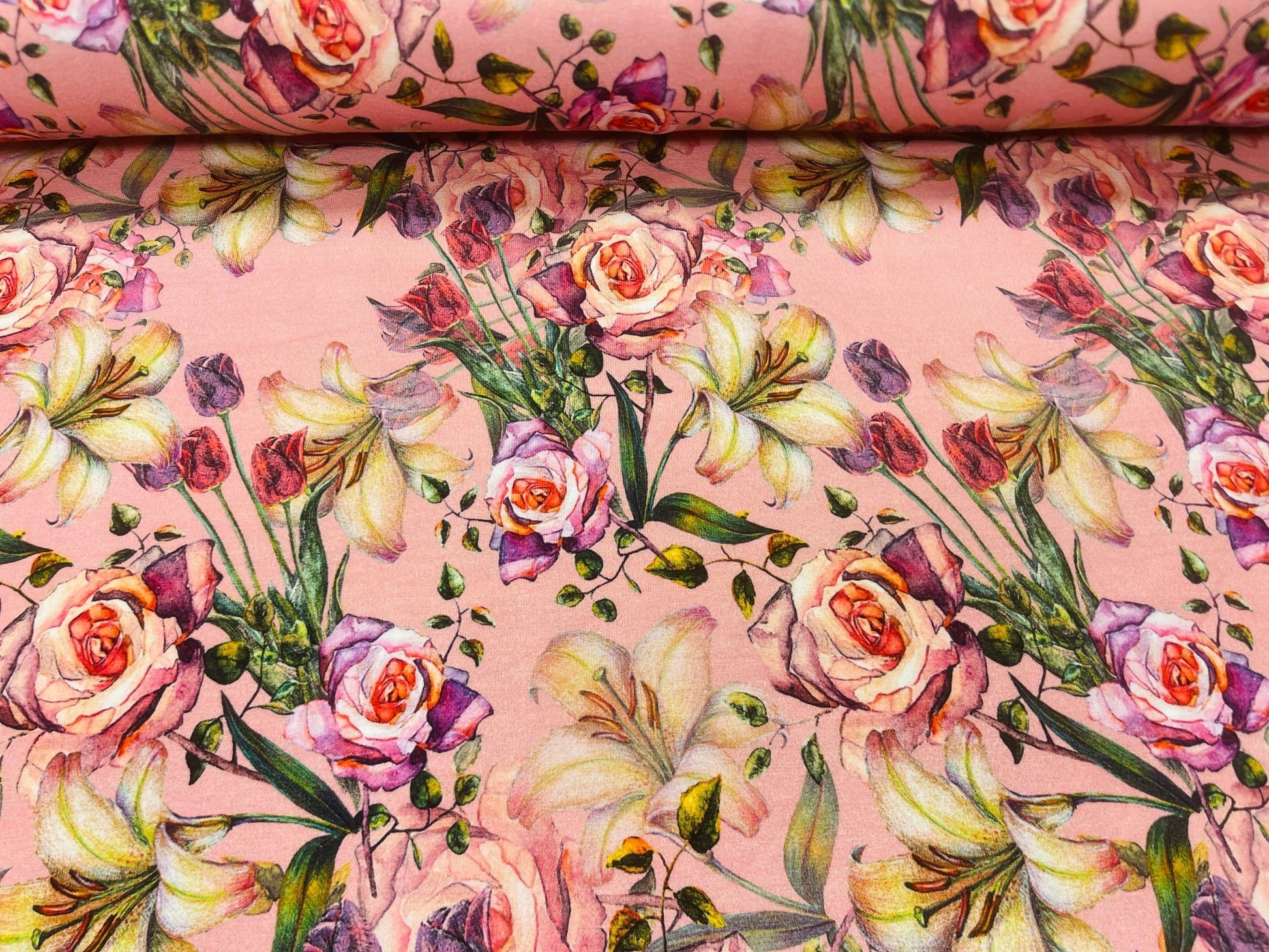Dünner Baumwolljersey – Rosen und Lilien 220 g/m²