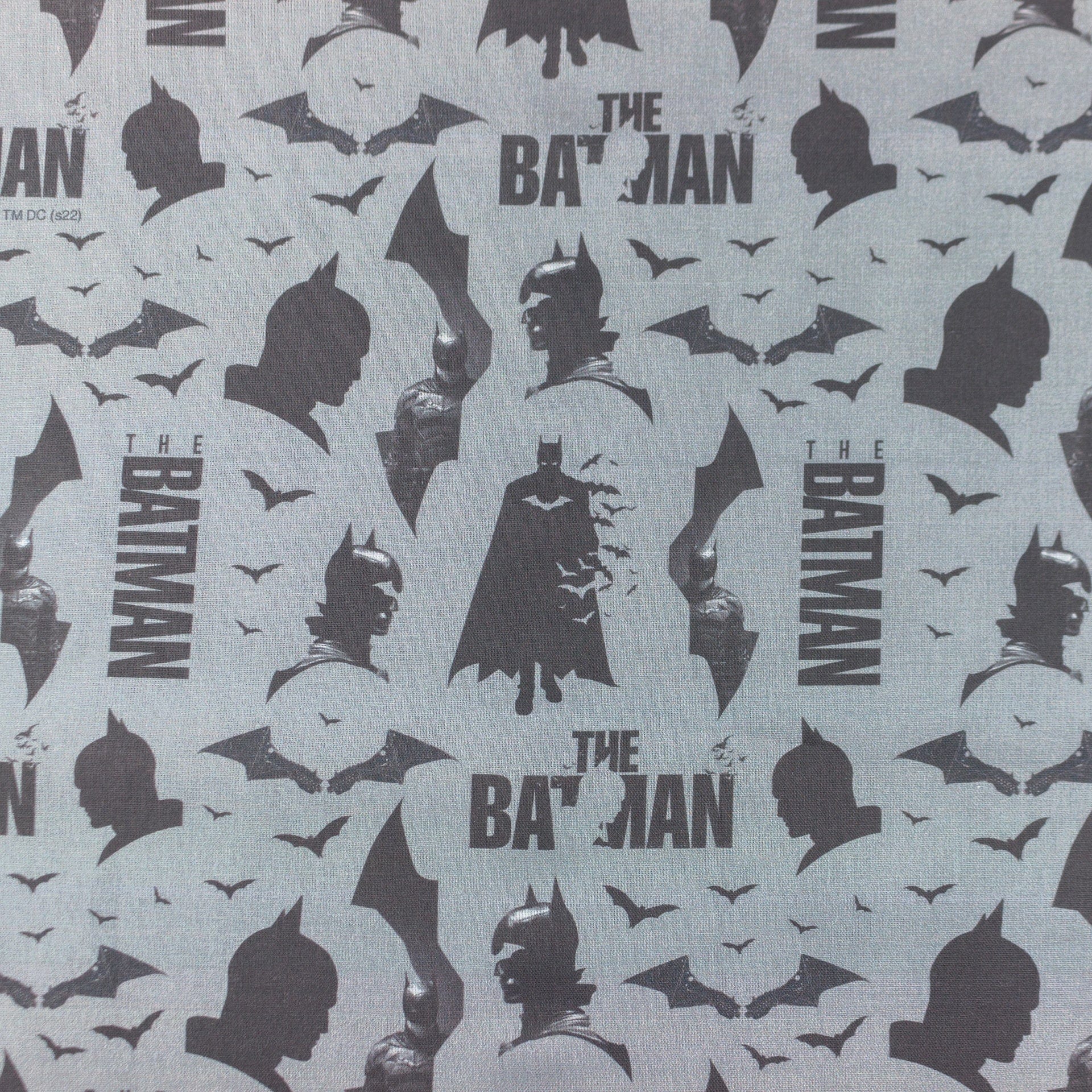 Tissu premium 100 % coton - The Batman ™© sur fond gris 135 g/m²