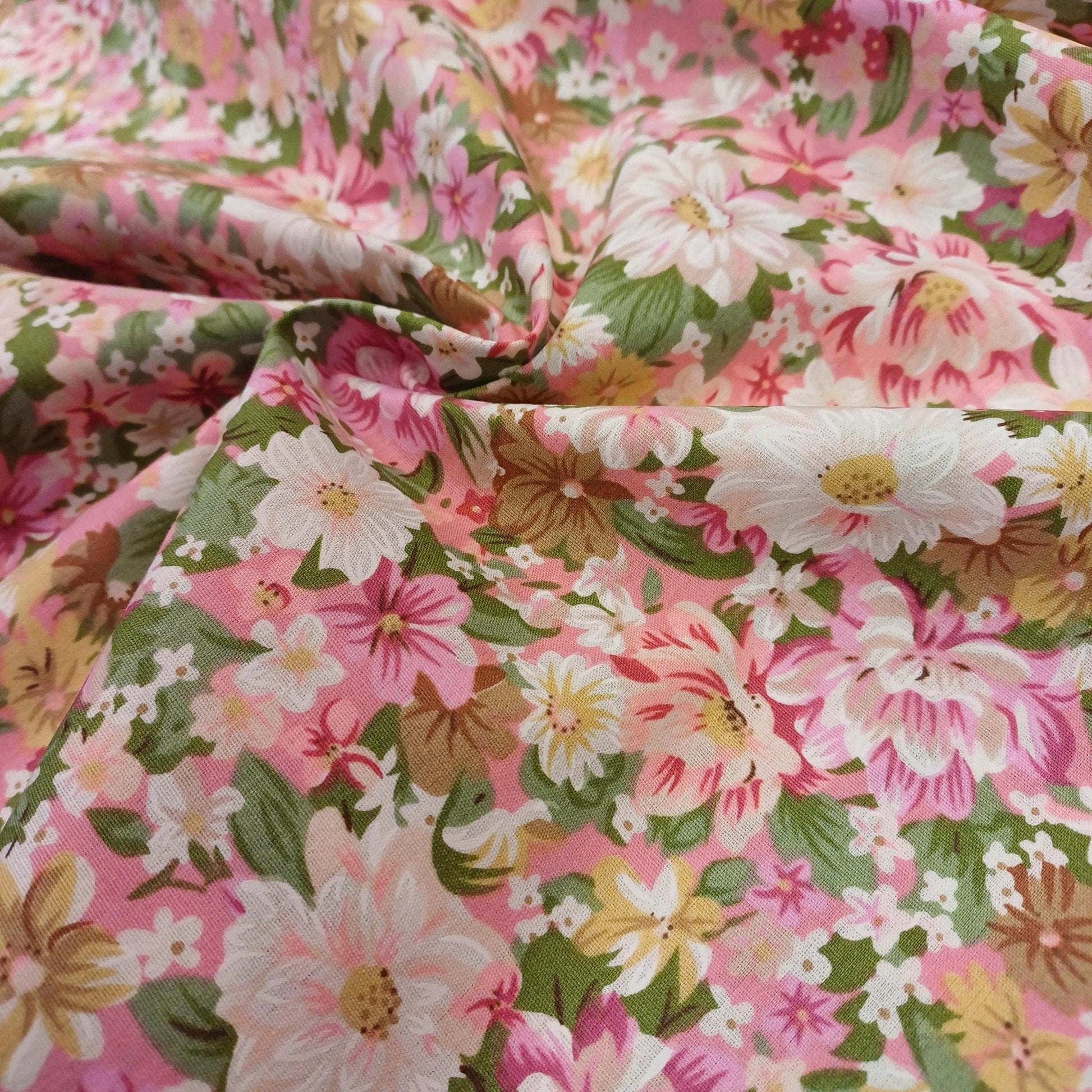 Premium-Stoff aus 100% Baumwolle mit Sommerblumen auf rosa Hintergrund, 115 g/m²