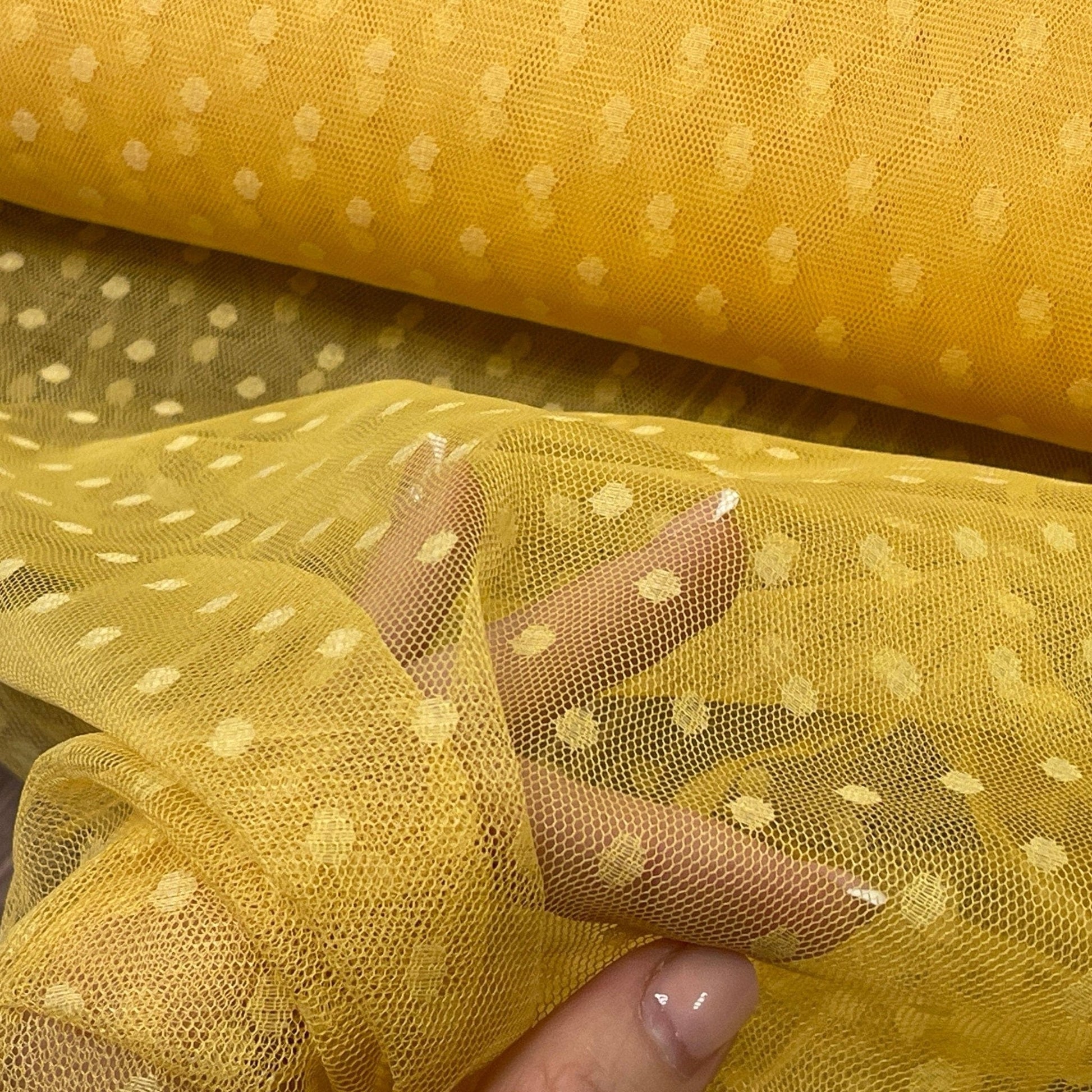 Tulle jaune à pois